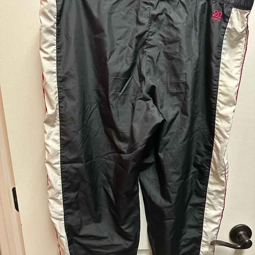 Nike women's Black Track Pants with White Side Panels and Pink Accent NWOT B28